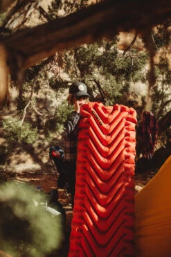 Klymit Insulated Static V Inflatable Sleeping Mat -Camping Equipment Store Klymit InsulatedStaticV 06IVOR01C LS38 3840x5760