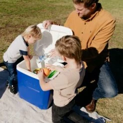 Igloo Laguna Roller 60 Wheeled Camping Cool Box -Camping Equipment Store jjet1236