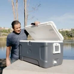 Igloo Maxcold 70 Camping Cool Box -Camping Equipment Store oofg0621