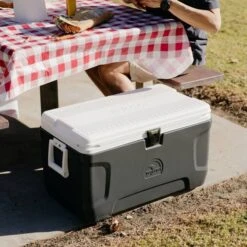Igloo Maxcold 70 Camping Cool Box -Camping Equipment Store oofg0623